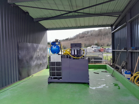 Pack-Mobile washing area with water recycling for machinery, vehicles